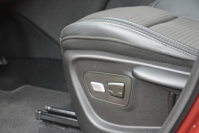 Renault GRAND SCENIC 1.6 dCi Bose | Navigatie | Camera | Panoramadak | Cruise-control | Massage stoel | Leer | NL auto!! |