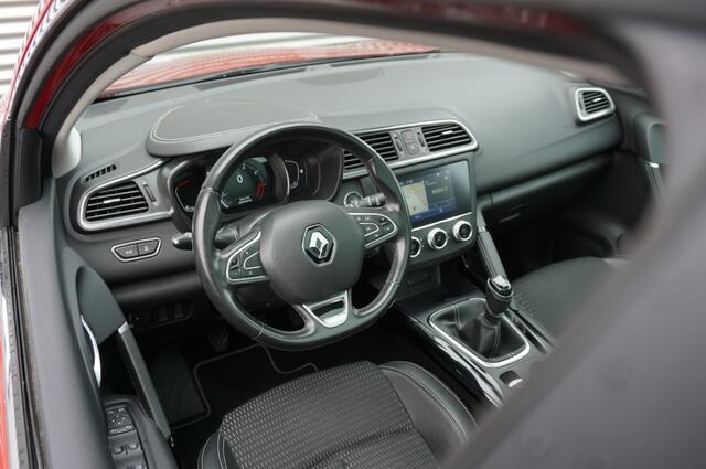 Renault KADJAR 140PK Limited CAMERA | TREKHAAK | KEYLESS | STOELVERW. | PANO!