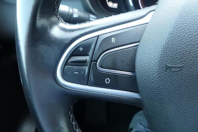 Renault KADJAR 1.2 TCe Bose CRUISE, CLIMA, STOELVERWARMING, TREKHAAK AFNEEMBAAR (1.500KG), LEER, NAVI, 101.467KM