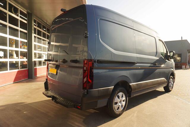Renault MASTER T35 2.0 dCi 170PK L2H2 Extra Schuifdeur L / R Nr. V069 | Climate | Navi | Cruise | Trekhaak