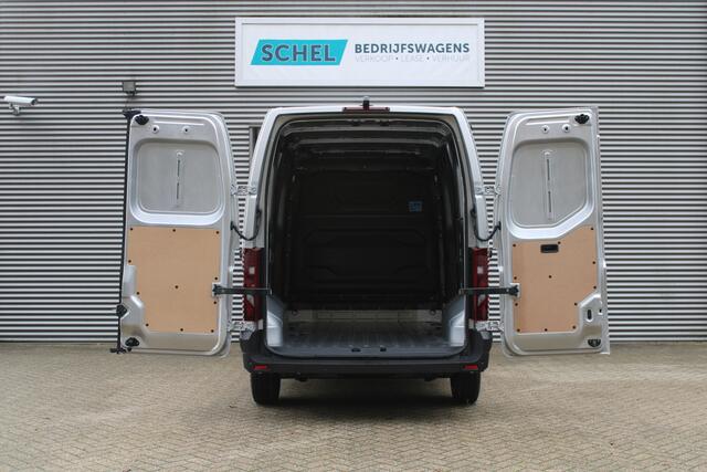 Renault MASTER T35 2.0 dCi 170pk L2H2 Extra - 2x Schuifdeur - Navigatie - Blind Spot - Camera - Stoelverwarming - Verwarmde voorruit - Rijklaar