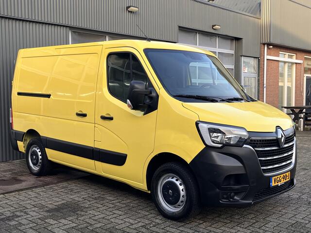 Renault MASTER T28 2.3 dCi 135 L1H1 Airco Cruise controle Trekhaak 2500kg trekgewicht Achteruitrijcamera Schuifdeur 3-Persoons Euro 6 Navigatiesysteem Telefoonverbinding 1e eigenaar