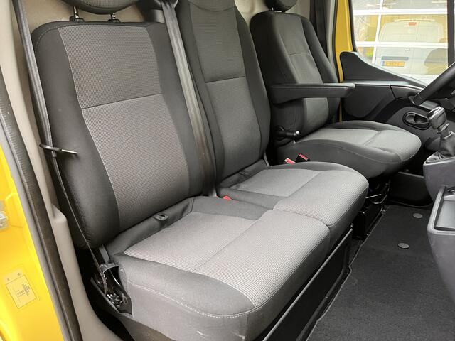 Renault MASTER T28 2.3 dCi 135 L1H1 Airco Cruise controle Trekhaak 2500kg trekgewicht Achteruitrijcamera Schuifdeur 3-Persoons Euro 6 Navigatiesysteem Telefoonverbinding 1e eigenaar