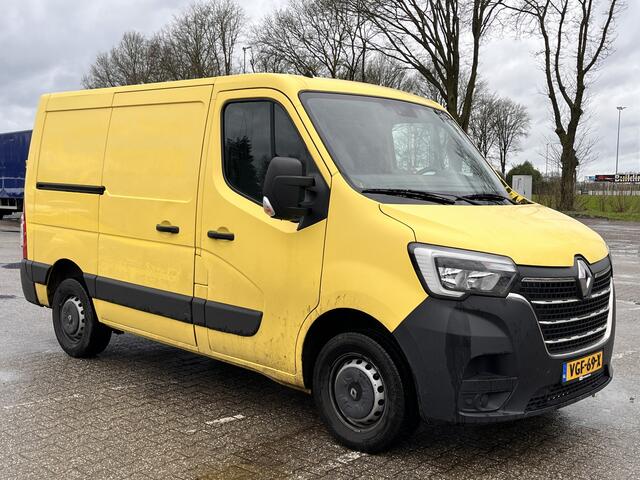 Renault MASTER T28 2.3 dCi 135 L1H1 Airco Cruise controle Trekhaak 2500kg trekgewicht Achteruitrijcamera Schuifdeur 3-Persoons Euro 6 Navigatiesysteem Telefoonverbinding 1e eigenaar