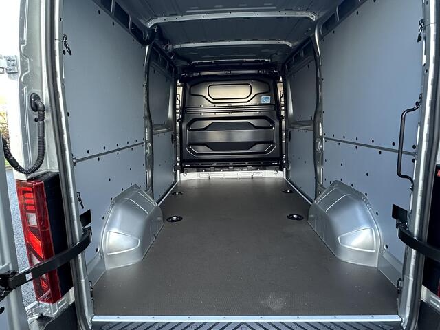 Renault MASTER L2H2 T35 2.0 dCi 130 Advance | 2x schuifdeur | Navigatie | Achteruitrijcamera | Bedrijfswageninrchting | All season banden | Van: ¤ 42.215,- nu rijklaar voor: ¤ 37.660,-