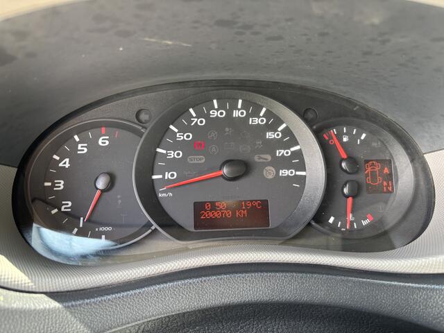 Renault MASTER T35 2.3 dCi L2H3 Ideale auto voor ombouw naar camper / kampeerauto met ruiten in de achter- en zijdeuren