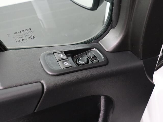 Renault MASTER 2.3DCi 150PK L3H2 Special Edition | Navigatie | Camera | 3-Persoons | Betimmering