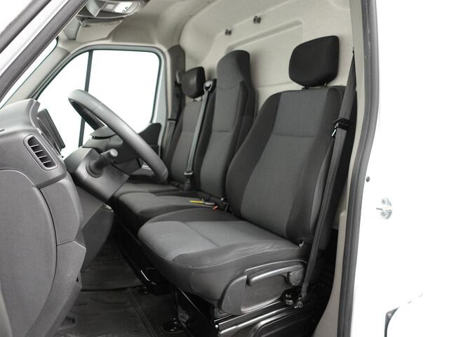 Renault MASTER T33 2.3 dCi 135PK L2H2 Work Edition Airco Cruise Control Camera Navi PDCA Trekhaak