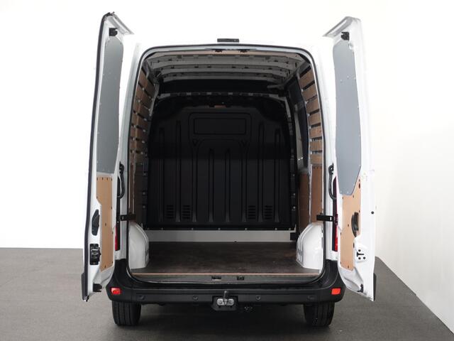Renault MASTER T33 2.3 dCi 135 L2H2 BPM VRIJ ! Airco Cruise control Parkeersensoren Navigatie Trekhaak