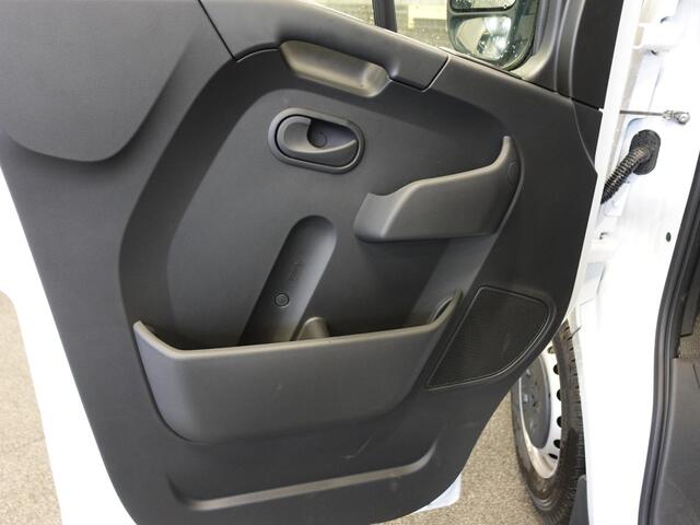 Renault MASTER T33 2.3 dCi 135 L2H2 BPM VRIJ ! Airco Cruise control Parkeersensoren Navigatie Trekhaak