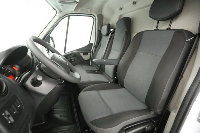 Renault MASTER T33 2.3 dCi L2H2 146PK Airco Camera Cruise Navigatie PDC 3 Persoons Elektrpakket Trekhaak