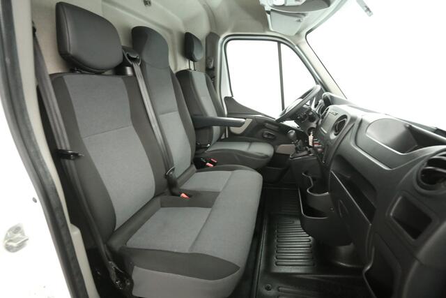 Renault MASTER T33 2.3 dCi L2H2 146PK Airco Camera Cruise Navigatie PDC 3 Persoons Elektrpakket Trekhaak