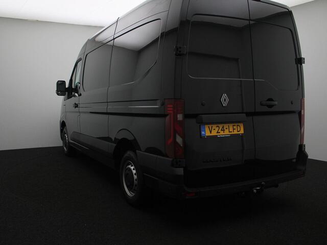 Renault MASTER E-Tech T35 L2H2 Advance long range 87 kWh | Black Edition | Climate Control | Cruise Control | Navigatie | Parkeersensoren v+a & Achteruitrijcamera | Trekhaak |