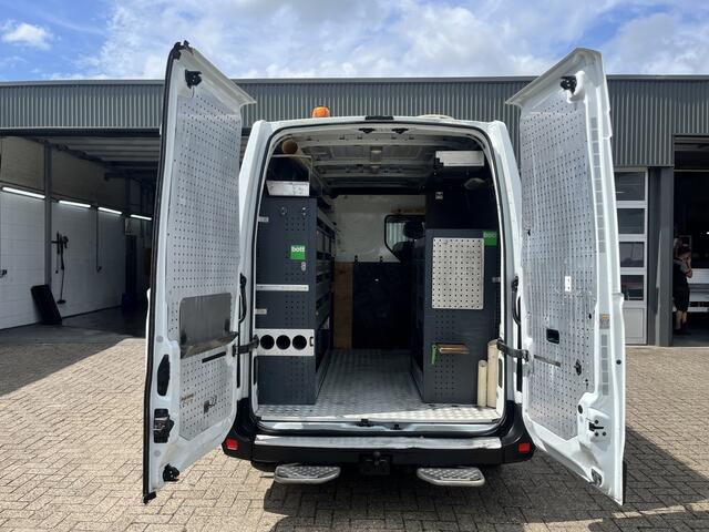 Renault MASTER T35 2.3 dCi L2H2 Airco Cruise controle Kastinrichting Trekhaak 2500kg Trekgewicht Schuifdeur Zijruit rechts Euro 6 Bpm vrij !!1e eigenaar Dealer onderhouden Ook ideaal voor ombouw naar camper
