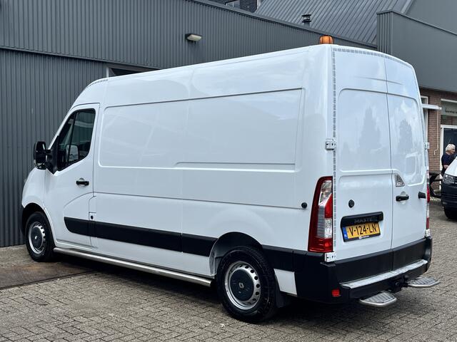 Renault MASTER T35 2.3 dCi L2H2 Airco Cruise controle Kastinrichting Trekhaak 2500kg Trekgewicht Schuifdeur Zijruit rechts Euro 6 Bpm vrij !!1e eigenaar Dealer onderhouden Ook ideaal voor ombouw naar camper