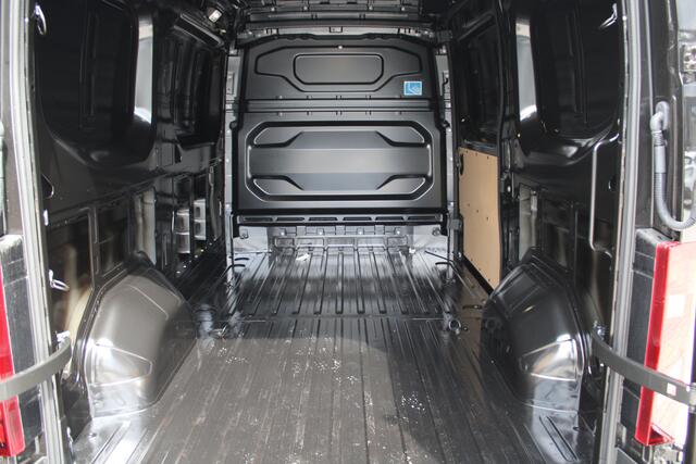 Renault MASTER T35 2.0 dCi 130pk L2H2 Advance - Carplay - Climate - Parkeersensoren - LED - Trekhaak - DAB - Stoelverwarming - Rijklaar