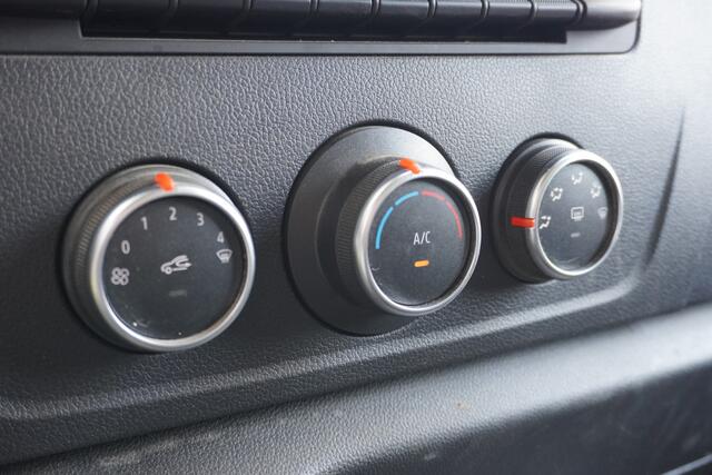 Renault MASTER 2.3 dCi 136PK L2H2 EURO 6 - Airco - Navi - Cruise - ¤ 14.950,- Excl.