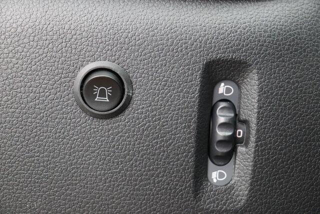 Renault MASTER T35 2.3 dCi 135 L3H2 DC Comfort | 6 persoons | Trekhaak | laadruimte betimmering | Achteruitrijcamera | Airco | Direct rijden |