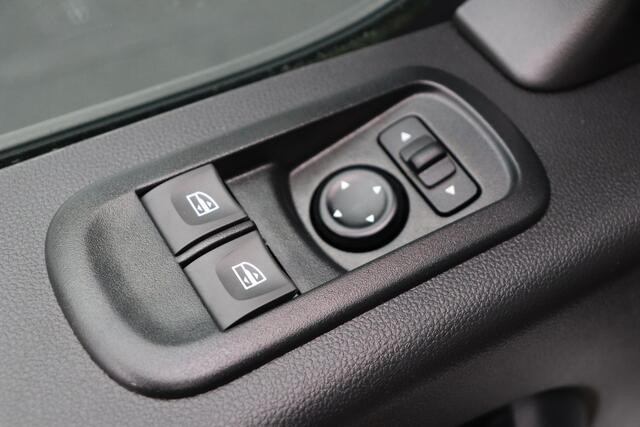 Renault MASTER T35 2.3 dCi 135 L3H2 DC Comfort | 6 persoons | Trekhaak | laadruimte betimmering | Achteruitrijcamera | Airco | Direct rijden |