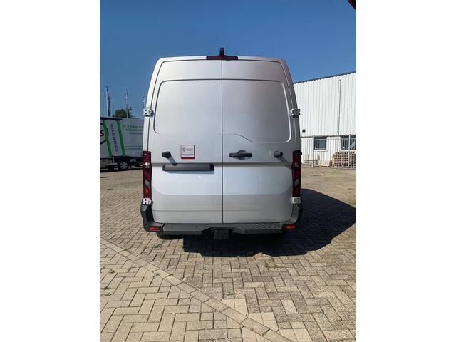 Renault MASTER nw T35 2.0 dCi 150 PK L2H2 Multimedia met Google services,Dubbele schuifdeur, Camera, Trekhaak, Apple carplay. Verwarmde voorruit.