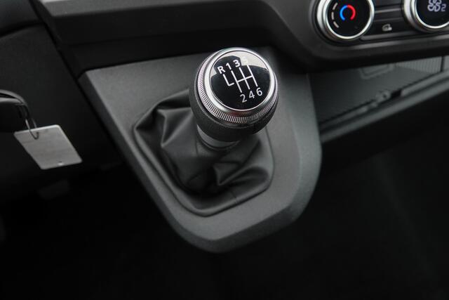 Renault MASTER T35 | L2H2 | 2.0Dci 150Pk | Stoel-Bank | 3.500Kg Trekgewicht | Parkeersensoren | Laadruimte betimmering | LED