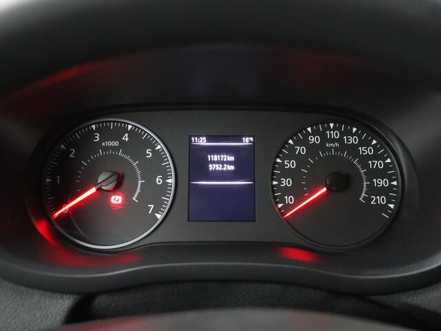 Renault MASTER 2.3DCI 135PK L3H2 | Maxi | Kastinrichting | Imperiaal | Navigatie | Camera | 3-Persoons | Cruise | Airco