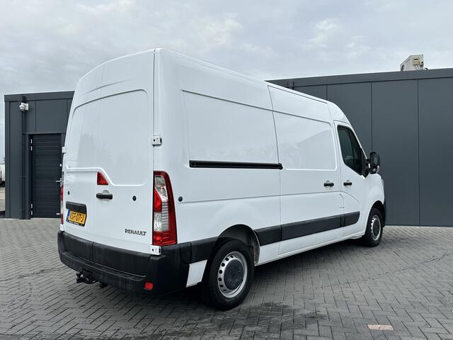 Renault MASTER T35 2.3 dCi 135 PK / L2H2 / 1e EIG. / 40.759 KM / TREKHAAK / AIRCO / NAVIGATIE / LED DAGRIJVERL.
