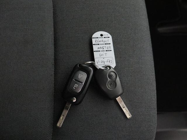 Renault MASTER 2.3DCi 135PK L3H2 Work Edition Imperiaal | Trekhaak | Navigatie | Camera | Airco | Betimmering | 3-Persoons