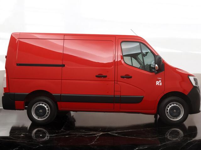 Renault MASTER T33 2.3 dCi 150PK L1H1 Energy 3-persoons - Airco - Camera - Parkeersensoren - Trekhaak - Nieuwe laadvloer - 12 maanden garantie