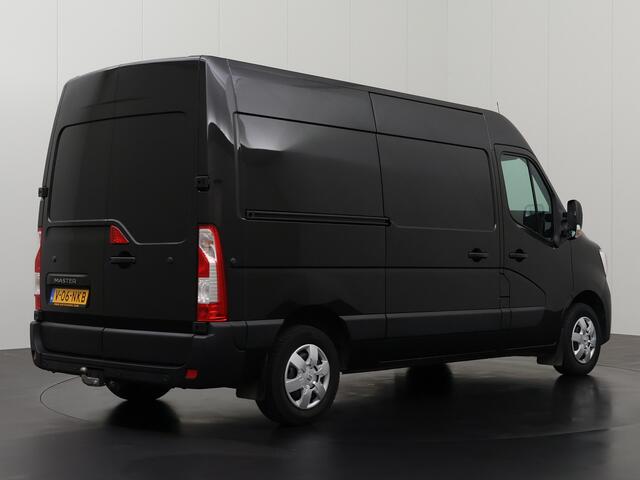 Renault MASTER 2.3DCI 135PK L2H2 | Werkplaats/Kastinrichting | Navigatie | Camera | Trekhaak | 3-Persoons | Cruise