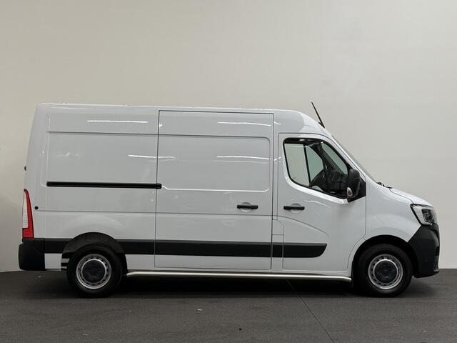 Renault MASTER T33 2.3 dCi 135PK L2H2 BPM VRIJ! Airco Cruise control Parkeersensoren Navigatie Trekhaak