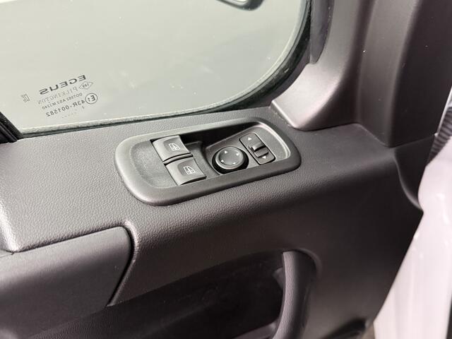 Renault MASTER 2.3DCi 136PK L3H2 | Airco | Cruise | 3-Persoons | Betimmering