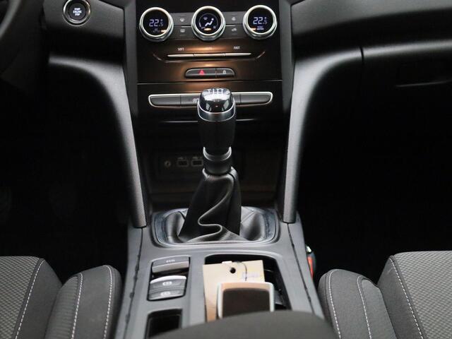 Renault MEGANE Estate TCe 140 Equilibre | Easy Link multimediasysteem met Apple CarPlay & Android Auto | Climate Control | Pack Style = lichtmetalen velgen + dakrails | Metaalkleur