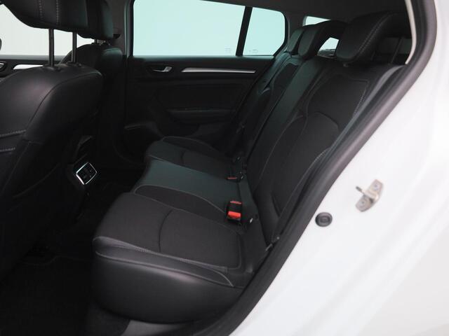 Renault MEGANE Estate 1.3 TCe 140 Techno Automaat | Stoelverwarming | Achteruitrijcamera | Navigatiesysteem | 25.000 km! | Privacy Glass | LED verlichting