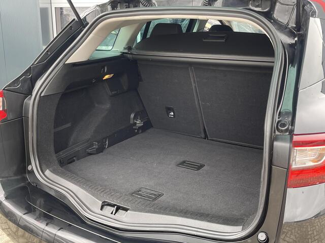 Renault MEGANE Estate 1.3 TCe Limited | Ruime familie auto | Trekhaal | L.M Velgen |