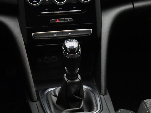 Renault MEGANE Estate 1.3 TCe 140 PK Equilibre Navigatie | Climate Control | Cruise Control | Parkeersensoren Voor en Achter | Apple Carplay & Android Auto