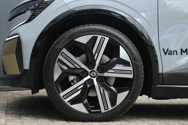 Renault MEGANE E-Tech EV60 Optimum Charge Iconic | Google Navigatie | Apple & Android Carplay | Parkeersensoren Voor & Achter | 360 Camera | Adaptieve Cruise Control | Privacy Glass | Lederen Bekleding | Keyless Entry |