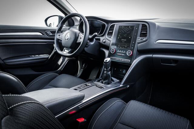 Renault MEGANE Estate 1.3 TCe 140 Pk Limited | Trekhaak | Sportstoelen | Camera | 17 inch LMV | Getint Glas