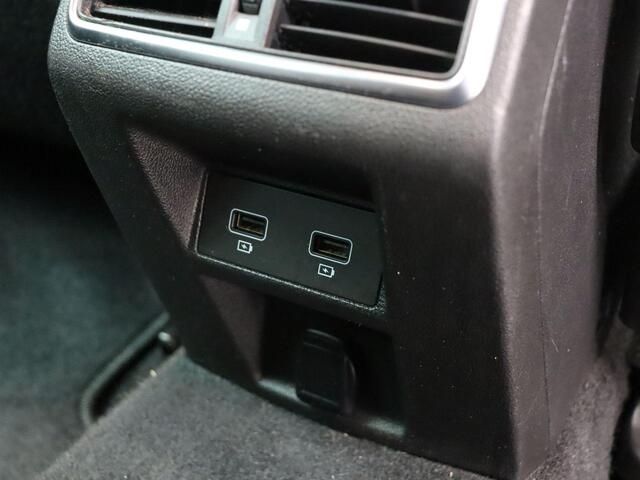 Renault MEGANE Estate E-Tech Plug-In Hybrid 160pk Intens | BOSE Premium audio | Achteruitrijcamera | 88% accu score | Parkeersensoren voor/achter | Head up Display