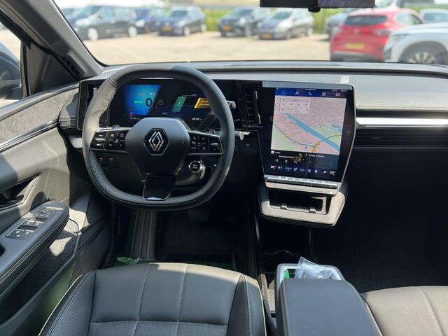 Renault MEGANE E-Tech comfort range iconic 60 kWh | Direct leverbaar | 360 graden camera | Stoel & stuur verwarming | Cruise adaptief | Harman & Kardon |