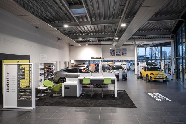 Renault MEGANE E-Tech comfort range Evolution 130pk 60 kWh | Navigatie | Stoel- en stuurwielverwarming | Parkeersensoren rondom |