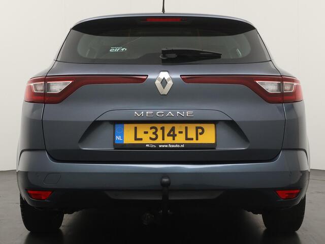 Renault MEGANE Estate 1.3 TCe Limited - Navigatie - Parkeersensoren V+A - Trekhaak - Cruise Control