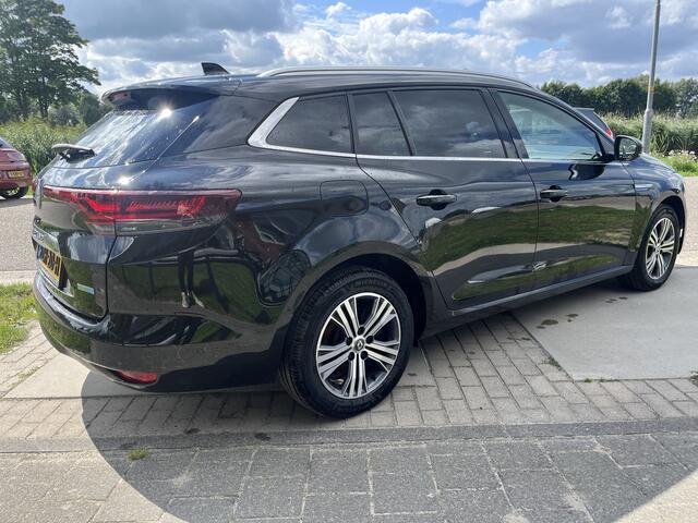 Renault MEGANE Estate 1.6 E-Tech Plug-In Hybrid 160 Intens / Automaat / Apple Carplay - Android Auto / Keyless / Stoelverw. / PDC V+A / 16'' LMV /