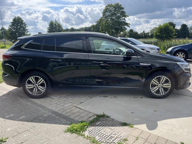 Renault MEGANE Estate 1.6 E-Tech Plug-In Hybrid 160 Intens / Automaat / Apple Carplay - Android Auto / Keyless / Stoelverw. / PDC V+A / 16'' LMV /
