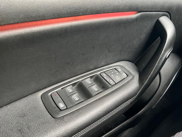 Renault MEGANE Estate 1.2 TCe Série Signature Exclusiv AUTOMAAT, navi, clima, camera, 2 x PDC