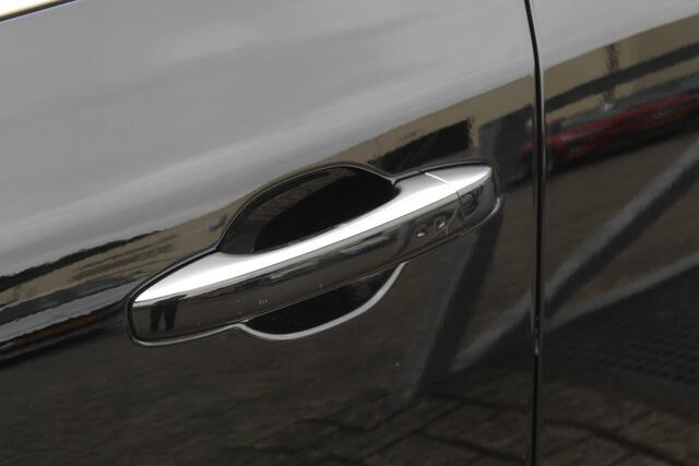 Renault MEGANE Estate 1.5 dCi Bose Navigatie/Achteruitrijcamera/Parkeersensoren rondom/Dodehoek detectie/Park assist/Climate control/Cruise control/Trekhaak/Bluetooth/17'' Lichtmetalen velgen.