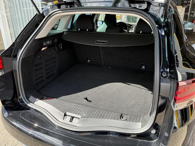 Renault MEGANE Estate 1.6 Plug-In Hybrid 160PK R.S. Line | NAP | Bose Audio | Elektrische glazen shuif-kantel dak | Heads-up display | DAB | Achteruitrijcamera | LED | 18'' lichtmetaal |