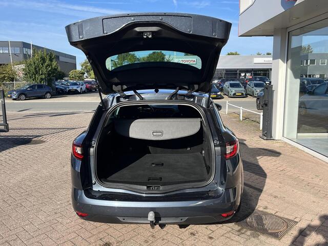 Renault MEGANE Estate 1.3 TCe Limited Trekhaak, Navigatie, Parkeersensoren, Climate control