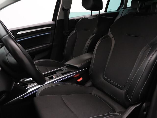 Renault MEGANE Estate E-Tech Plug-In Hybrid 160pk Intens Automaat Head-Up | Camera | Cruise | Navi | Parkeersens. v+a | Trekhaak