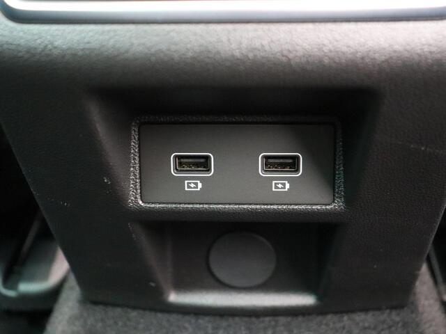 Renault MEGANE Estate 1.3 TCe 140 Techno | Stoel-stuur verwarming | Navigatie | Achteruitrijcamera | Parkeersensoren rondom |